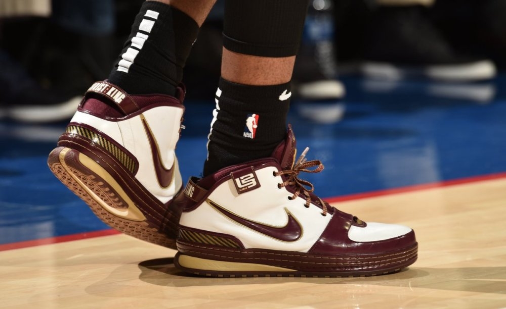 他明明能投，却选择了传（明明能出手，他偏要分球）