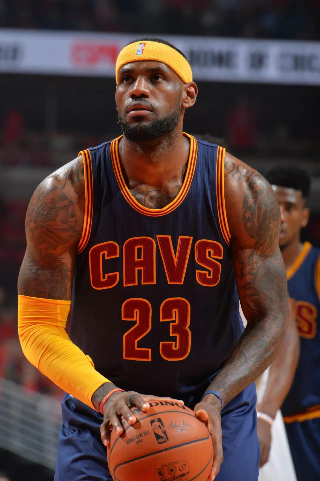 巴媒：内马尔左膝疼痛，或将缺席桑托斯的下一场比赛（据巴媒报道，内马尔左膝不适，可能缺席桑托斯下轮比赛）