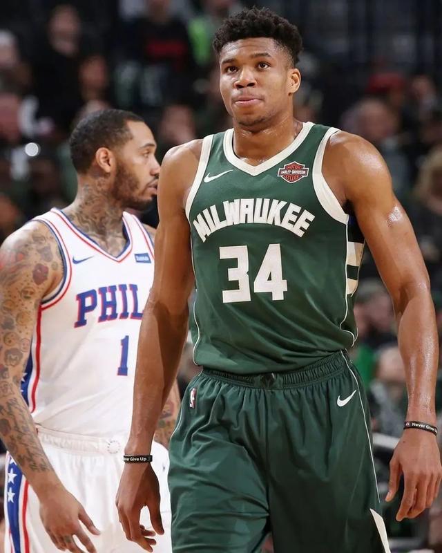 陈威vs柔佛新山半场数据：贡献5次扑救，评分暂为全场最高（陈威半场战柔佛新山：完成5次扑救，评分暂列全场第一）