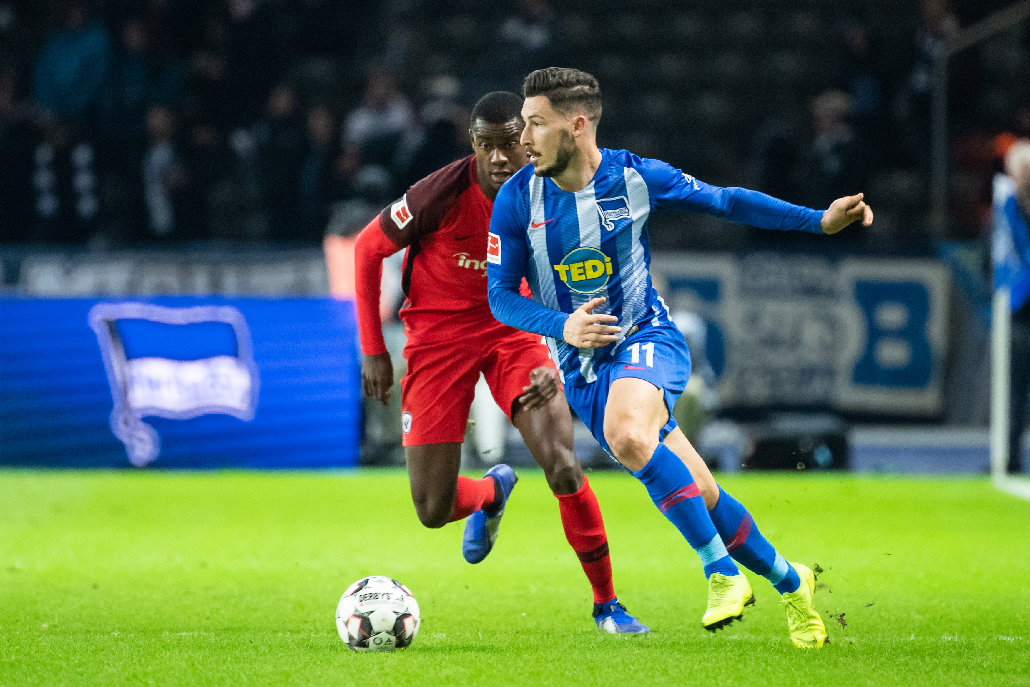 欧冠惊现篮球比分！巴黎热刺8球对攻创纪录，维蒂尼亚戴帽背后藏着的惊天秘密（欧冠打成篮球局！巴黎与热刺8球互轰创纪录，维蒂尼亚戴帽背后暗藏惊天内幕）