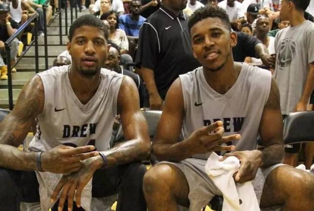 邮报：利物浦开会讨论了卡拉格的报道方式，队内多人对他不满（邮报：利物浦召开内部会议讨论卡拉格的报道风格，队内多人表示不满）