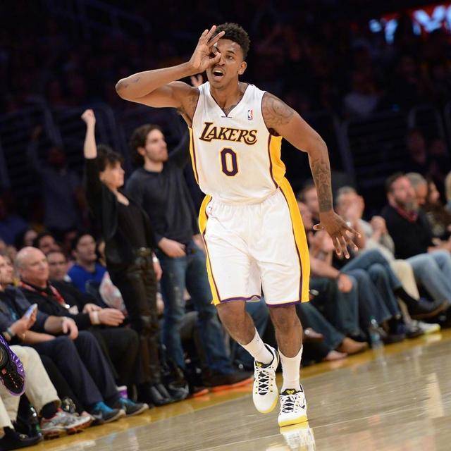 里昂小将刷新队史纪录（里昂新星改写队史纪录）