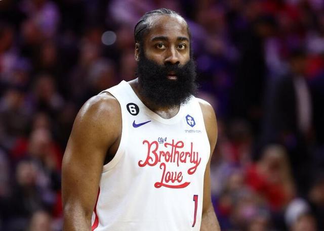 戴帽助爱尔兰进附加赛，帕罗特当选世欧预本轮最佳球员（上演帽子戏法助爱尔兰晋级附加赛，帕罗特荣膺本轮世欧预最佳）