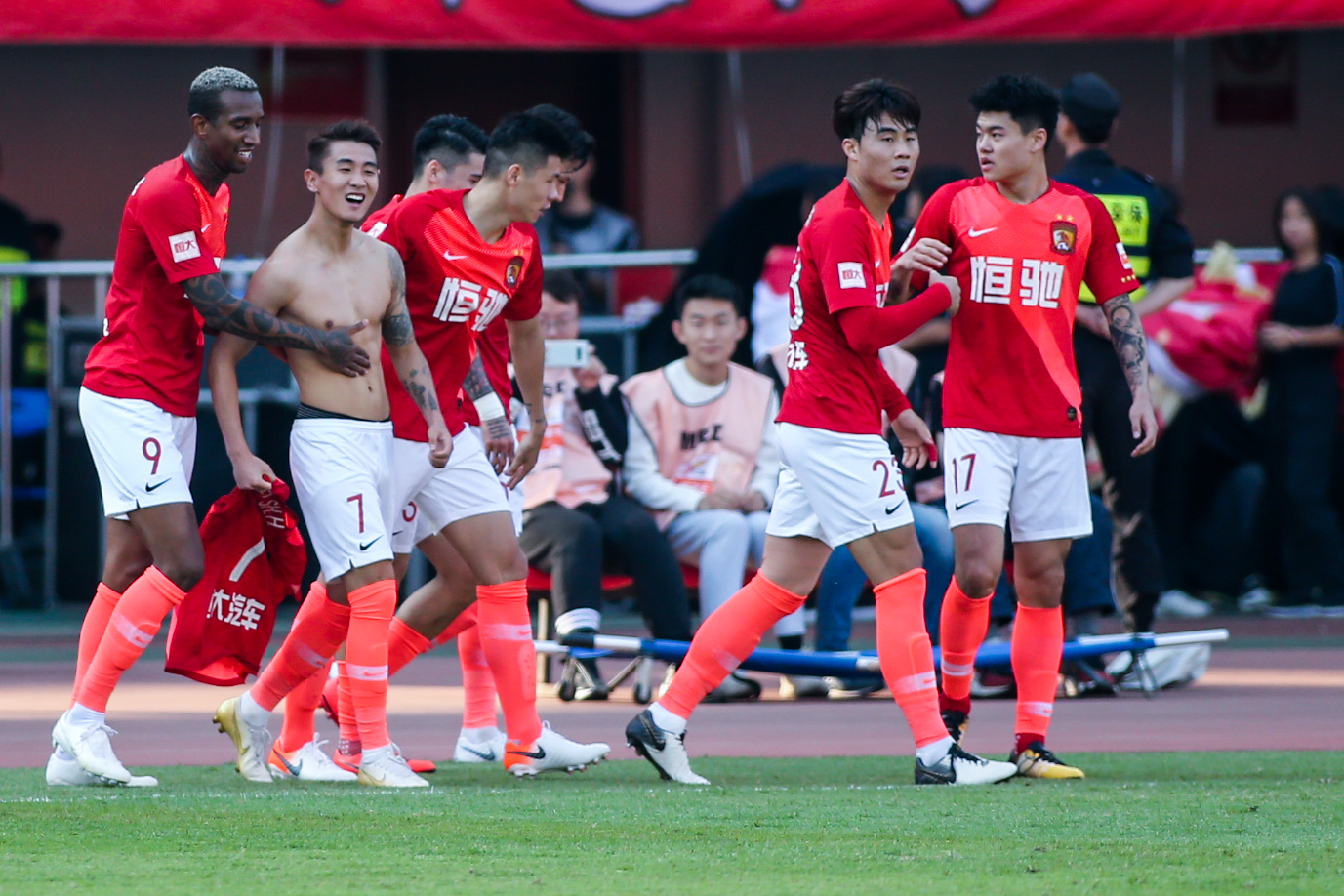 巴媒：内马尔已向教练与队友致歉，承认自己行为过激