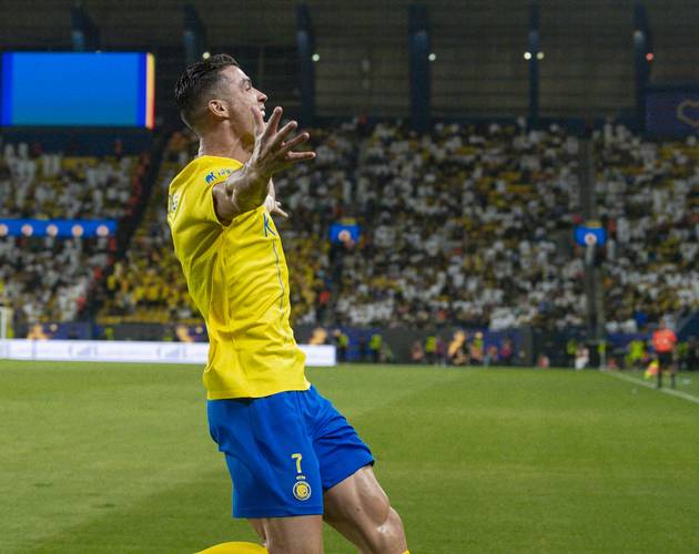 海港6日上午转道新加坡去新山，颜骏凌、徐新获颁纪念球衣（海港队6日上午经新加坡转赴新山，颜骏凌与徐新获赠纪念球衣）