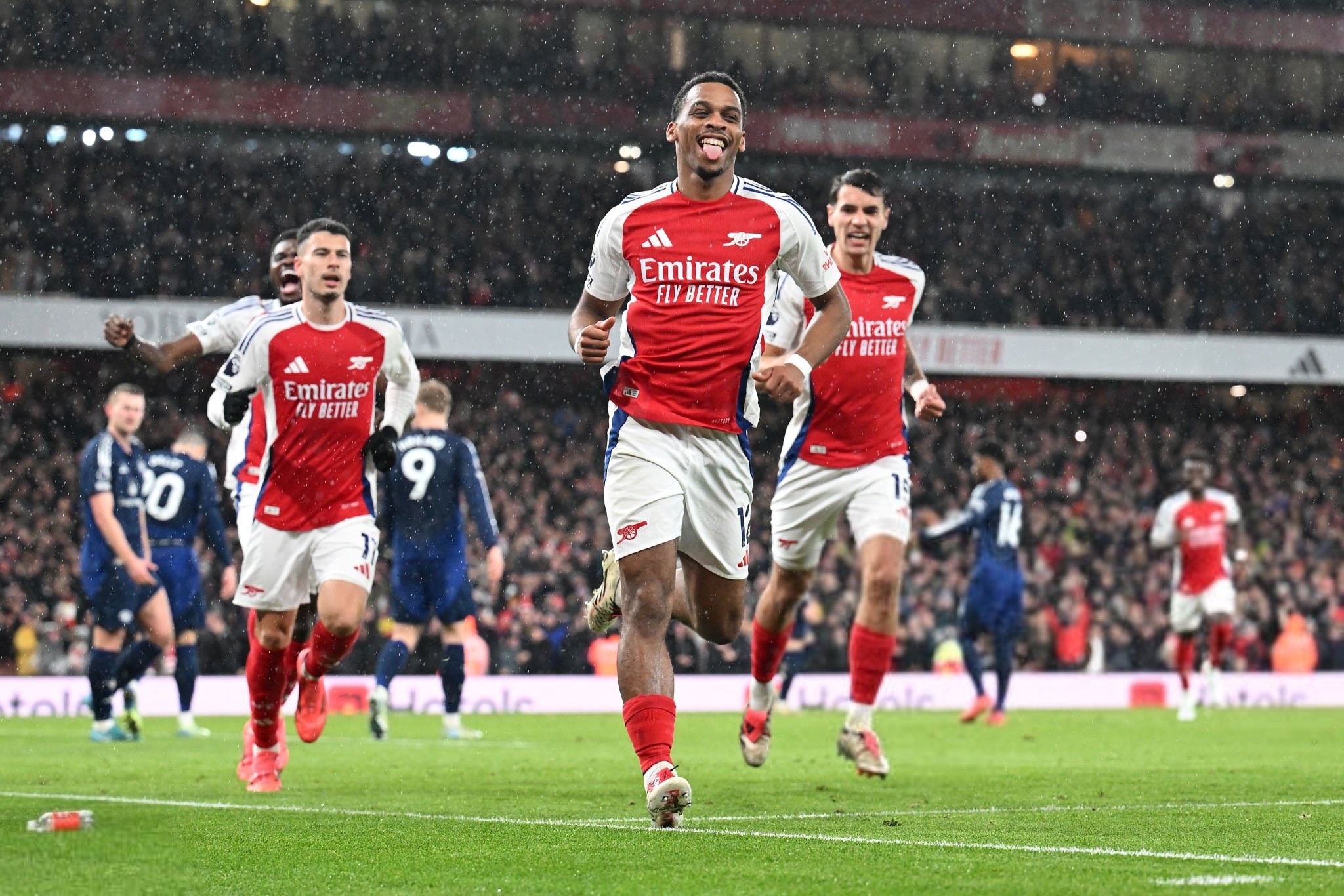 科尔谈巴特勒重摔在地：他说全身都疼，但他接管了比赛（科尔：巴特勒重摔后称全身疼痛，却仍接管比赛）