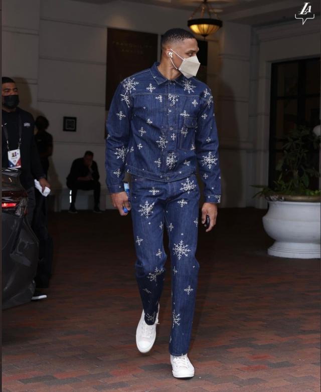 澳超半场：克莱因远射中柱，阿德莱德联暂0-0布里斯班狮吼（澳超半场：克莱因远射中框，阿德莱德联与布里斯班狮吼0-0僵持）