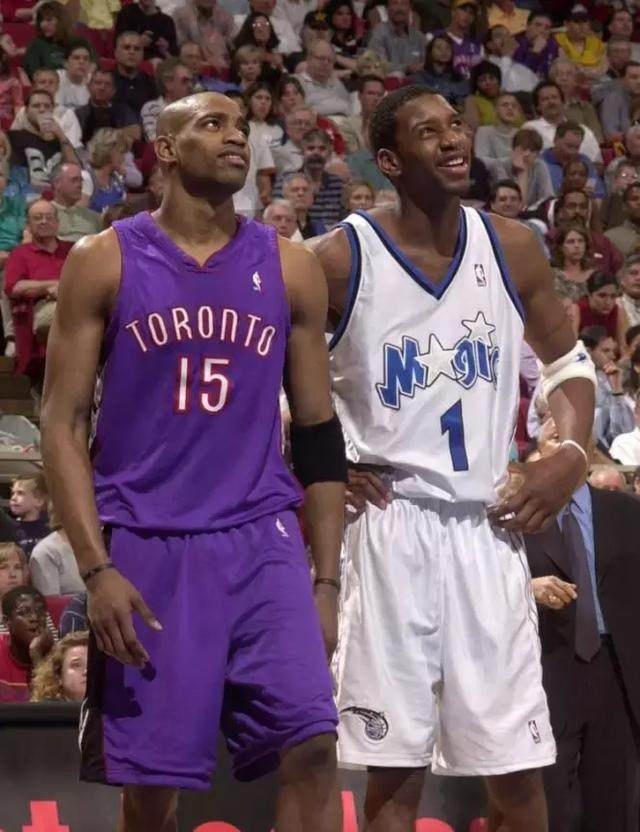 同一天绝代双骄各进一球！以下是媒体对C罗和梅西的...（同日建功！C罗与梅西各下一城，媒体热议）