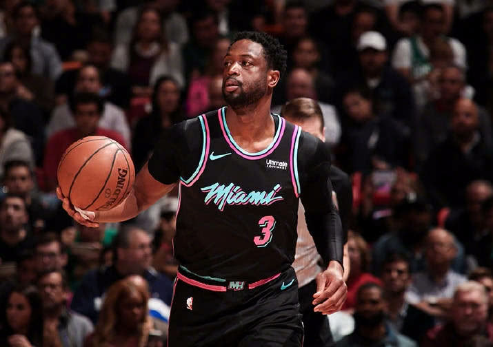 本赛季霍姆格伦出场时，雷霆战绩为20胜0负未尝一败（霍姆格伦出战，雷霆本季20战全胜）